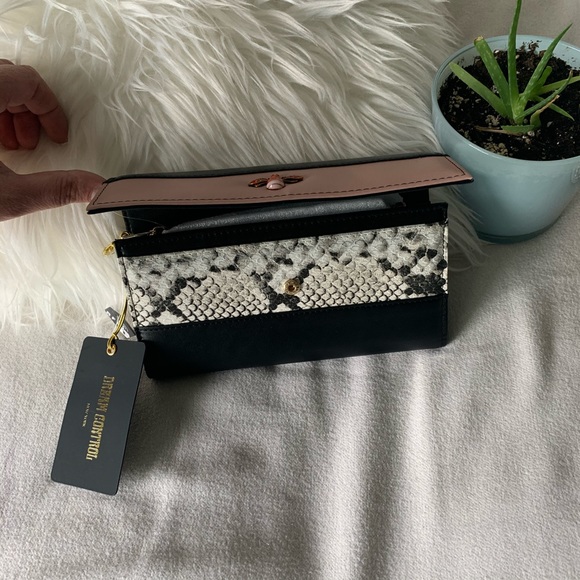 Dream Control Bee Wallet with Snakeskin Print - Picture 4 of 14